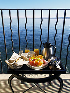 Monterey Bay Inn complimentary breakfast
